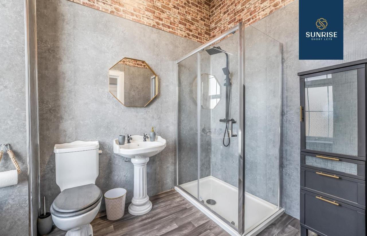 Presidential Apartment, Family Home, Luxury Bedrooms, 2 Rooms, 1 King Bed, 2 Single Beds, Free Wifi, Free Parking, Tourists, Business Travelers, Relocation, Beautiful River Views, - Long Stays, Invoice And Reduced Price Are Only Via Sunrise Short Let Νταντί Εξωτερικό φωτογραφία